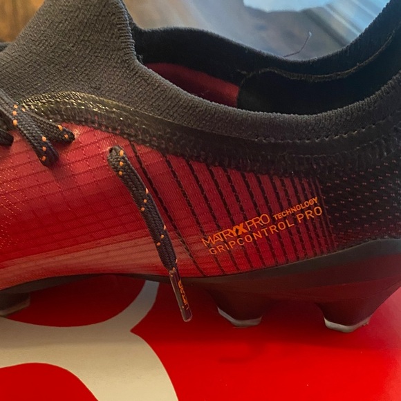 Puma Ultra purple and Black Soccer Cleats main image 4